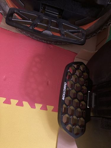 Customer photo review of Inmotion honeycomb pedals.