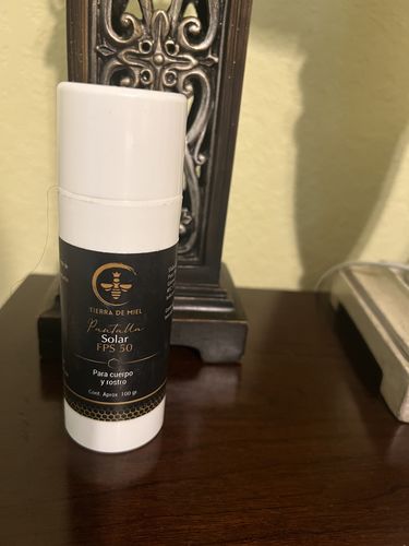 Customer photo review of Pantalla Solar Con Miel y Extracto De Lavanda