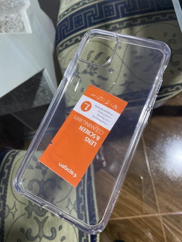 Customer photo review of Estuche Spigen Liquid Crystal Apple iPhone 11 Pro Max