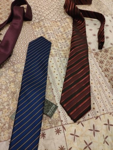 Customer photo review of Deep Blue Gold Striped Silk Fabric Tie Hanky Cufflinks Set