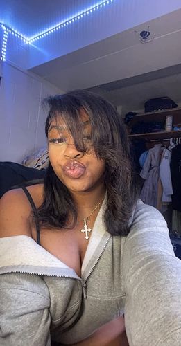 Customer photo review of Melting! Glueless Straight Bob Wig Swiss HD Undetectable Lace 5x5 HD Lace Closure Wig