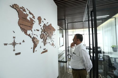 Customer photo review of 3D Wooden World Map Walnut