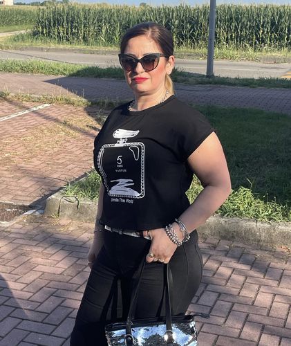 Customer photo review of T-shirt crop parfum