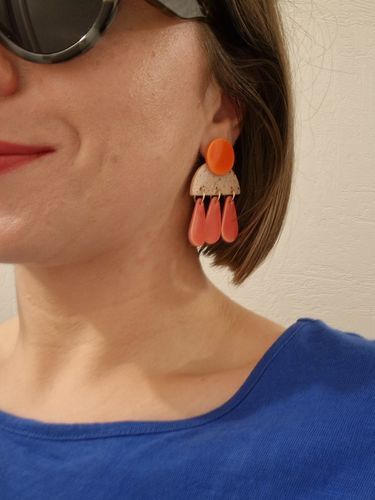 Hélène C. review of Grandes Boucles d'oreilles à gouttes, orange, beige moucheté et rose image 1 out of 1