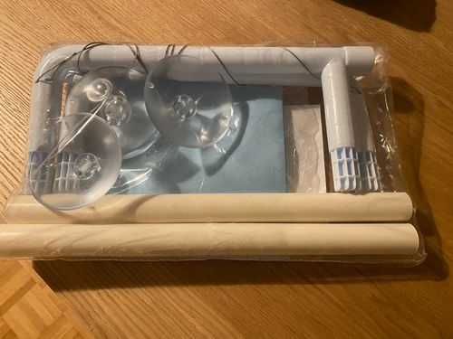 Customer photo review of Cama janela para gato, rede para janela de gatos, poleiro de janela, prateleiras de segurança para gatos, assento de gato montado na janela para gatos grandes (conjunto premium)