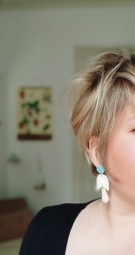 Clarisse N. review of Boucles d'oreilles Capucine, menthe pastel, beige et blanc moucheté image 1 out of 1
