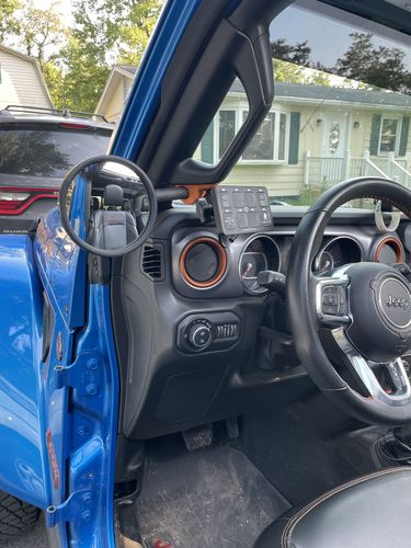 Customer photo review of Gladiator JT A-Pillar Side Mirrors with Base Mount Driver AND Passenger