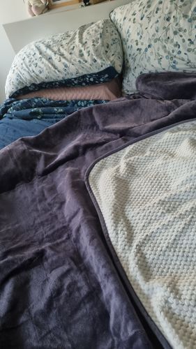 Customer photo review of Waterproof Splash Blanket™️ - Purple Smoke Quilted Fleece