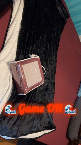 Customer photo review of Waterproof Splash Blanket™️ - Tasmanian Navy Quilted Fleece