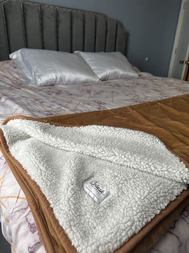 Customer photo review of Waterproof Splash Blanket™ - Latte The OG