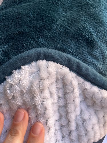 Customer photo review of Waterproof Splash Blanket™️ - Emerald Green Quilted Fleece