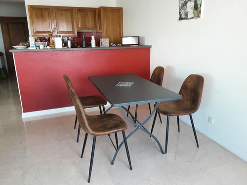 Customer photo review of Lot de 4 chaises de salle à manger scandinave, rétro vintage, en suédine marron/en tissu micro-fibre effet suède/daim, pieds en métal noir - CHARLTON SUEDE BROWN DT LMKZ