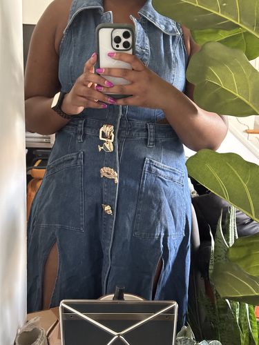 Customer photo review of Cut-Out Sleeveless Lapel Denim Dress