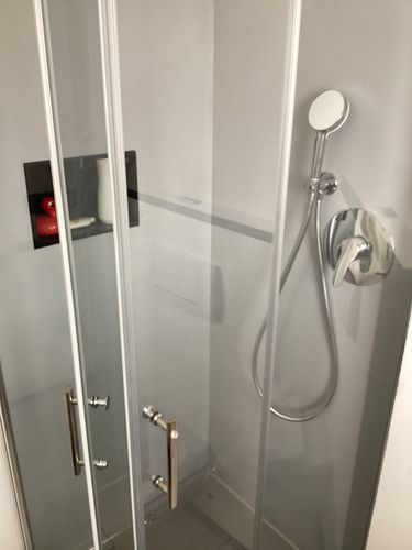 Customer photo review of SONNI Duschkabine Eckeinstieg 180° Falttür ESG Glastür 80-120cm Höhe 195cm Quadratisch