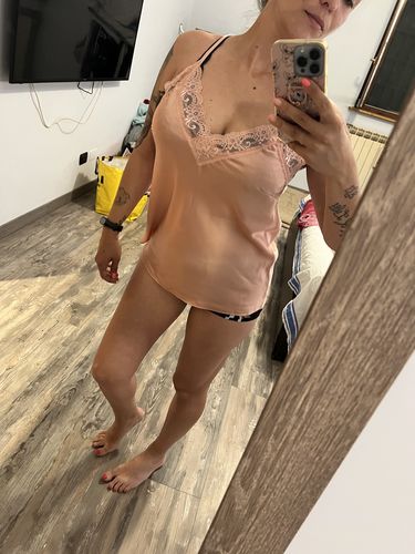 Customer photo review of Canotta con pizzo sullo scollo