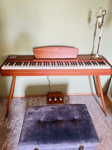Customer photo review of Donner DDP-80 Digital-Piano für Zuhause 88 gewichtete Tasten & Stilvolles Holzdesign mit 3 Pedale