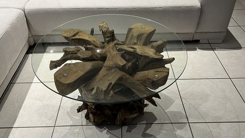 Customer photo review of Handgearbeiteter Couchtisch IKAL aus Wurzelholz inkl. Glasscheibe Ø 80 cm