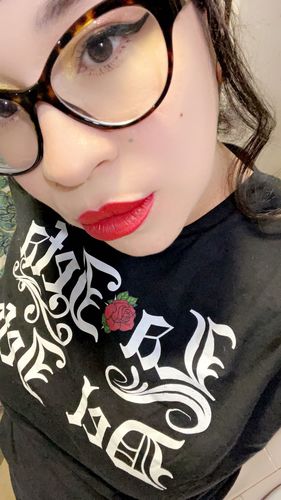 Customer photo review of La Jefa Del Jefe Chingona Unisex T-Shirt
