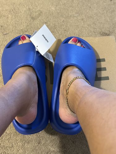 Customer photo review of Adidas Yeezy Slide Blue