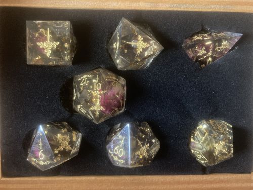 Customer photo review of Rose Bud Glitter Resin Dagger Rose Motif DnD D&D Dice Set