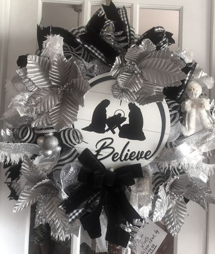 Customer photo review of 16"Dia Wire Wreath Frame X3 Black MD063002