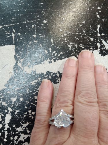 Customer photo review of Louily Exquisite 5.0 Carat Heart Cut Engagement Ring In Sterling Silver