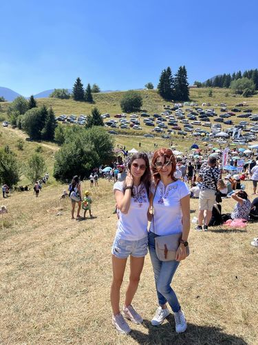 Людмила Д. review of Дамска тениска с V-деколте бродирана с мотиви от шопско в розово. image 1 out of 1