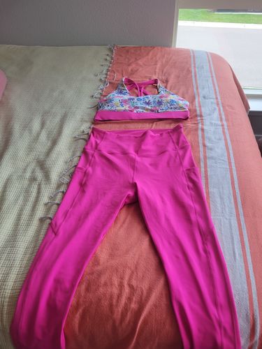 Customer photo review of Criss Cross Sports Bra - Hot Pink Floral | MT SPORT