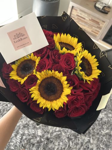 Customer photo review of Sunflower and Rose Bouquet