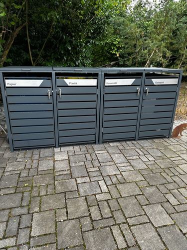 Customer photo review of AlbersDesign Mülltonnenbox MB6 Anthrazit (RAL7016) personalisiert mit Edelstahl-Schildern