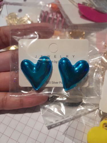 Customer photo review of Aretes de serpientes rosadas