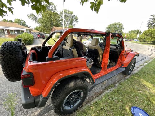 Customer photo review of JL/JLU A-Pillar Side Jeep Mirrors with Base Mount Driver AND Passenger