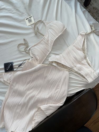Customer photo review of Textured Tie Side Beach Sarong