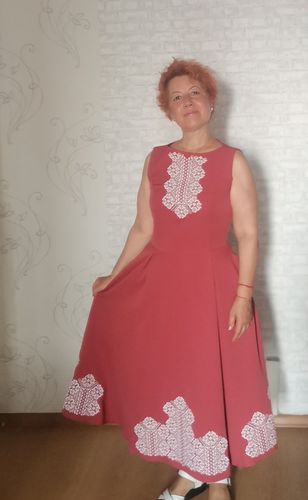 Мария И. review of Бледо червена рокля бродирана с шевица - "Китна" image 1 out of 1