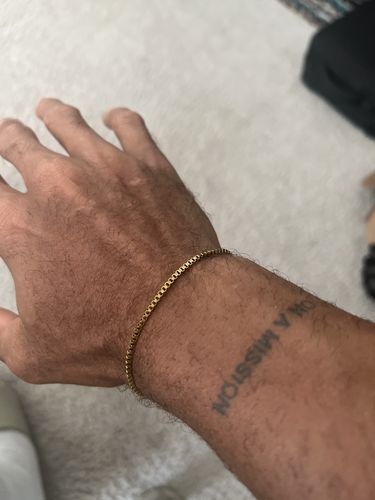 Customer photo review of Box Bracelet (Gold) 2mm