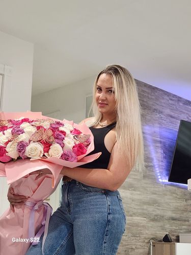 Customer photo review of Kiky Deluxe Rose Bouquet