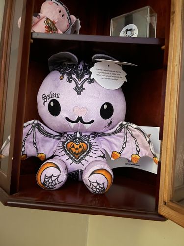 Customer photo review of Frankie the Modeling Bat