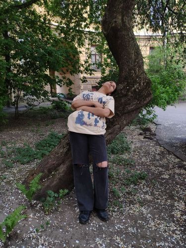 Customer photo review of THE SHADOW TEE