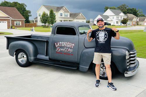 Customer photo review of Respeta Las Canas Con Ganas Old School Tee