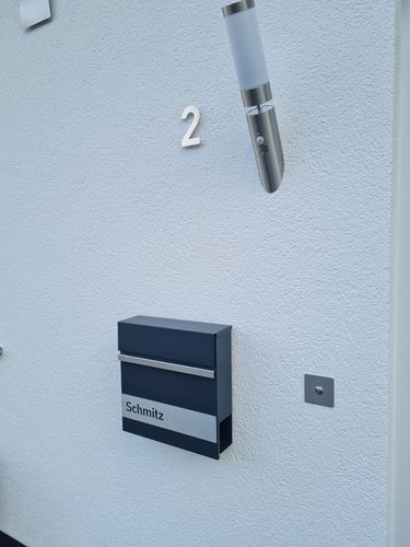Customer photo review of AlbersDesign Briefkasten B3 anthrazit (RAL7016) personalisiert mit Edelstahlschild