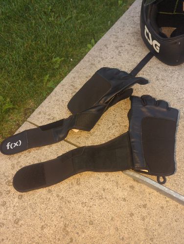 Customer photo review of Sender Wrist Guards