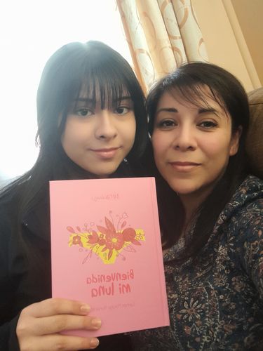 Customer photo review of Libro Bienvenida mi luna + guía para padres