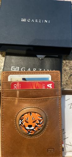 Customer photo review of Essenziale Magic AirTag Wallet