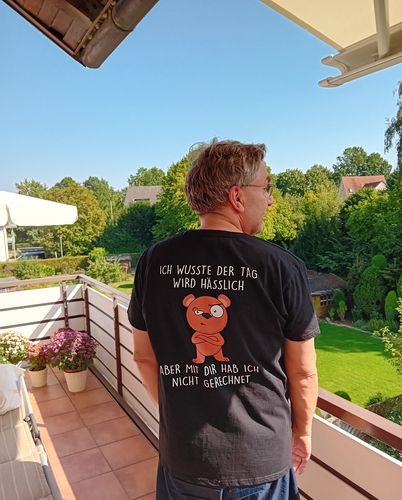 Customer photo review of ICH WUSSTE DER TAG WIRD HÄSSLICH Rückendruck Shirt