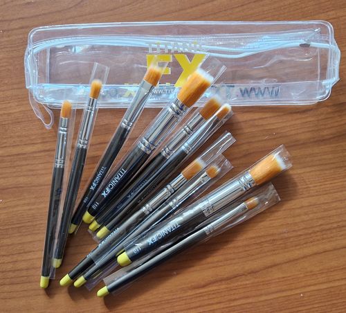 Customer photo review of 50% OFF - 1st Generation Titanic Pro-FX Brush 106 - Small Flat Duo-Fibre Stipple Brush