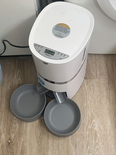 Customer photo review of Comedouro Automático para Gatos e Cães, 4 Litros, Controlo Remoto por App, Programável