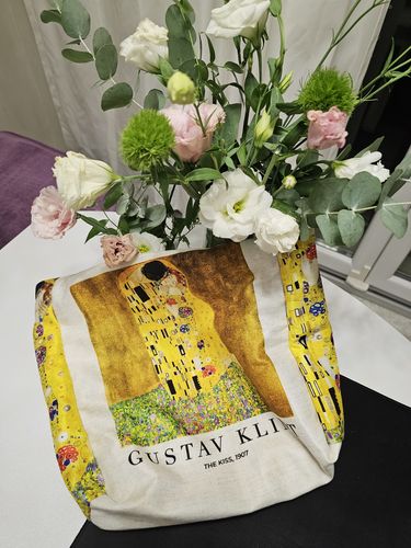 Customer photo review of The Kiss Painting by Gustav Klimt Omuz Çantası