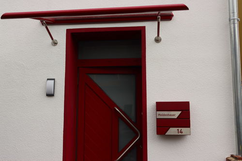 Customer photo review of AlbersDesign Briefkasten B1 in Wunschfarbe personalisiert mit Edelstahl-Schildern