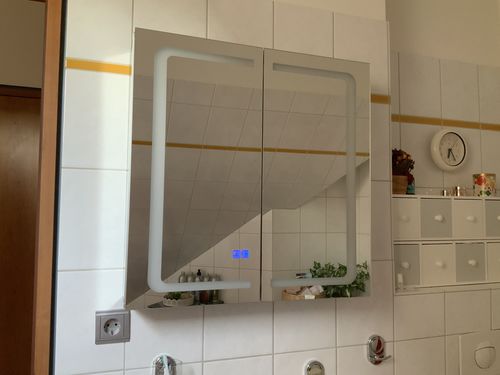 Customer photo review of SONNI Aluminum Spiegelschrank mit Beleuchtung Badezimmer verstellbare Einlegeböden wasserdicht beschlagfrei mit Touchschalter und Steckdose