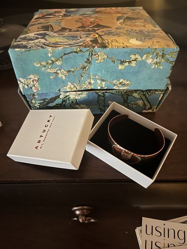 Customer photo review of Gustav Klimt Gold Cat Tasarım Bilezik